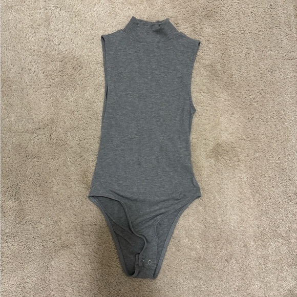 Topshop Petite - size 0 sleeveless turtleneck bodysuit in grey - Picture 2 of 2